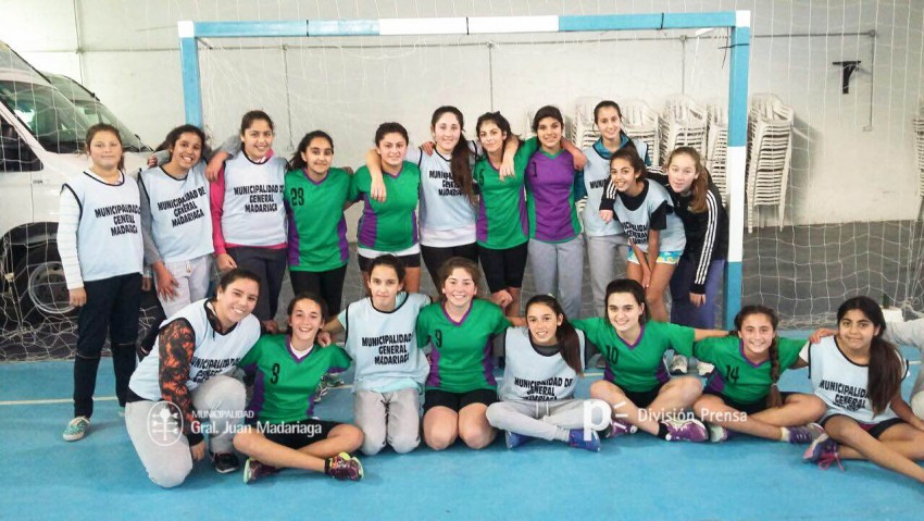 Handball en el Polideportivo y softbol en Santa Clara del Mar