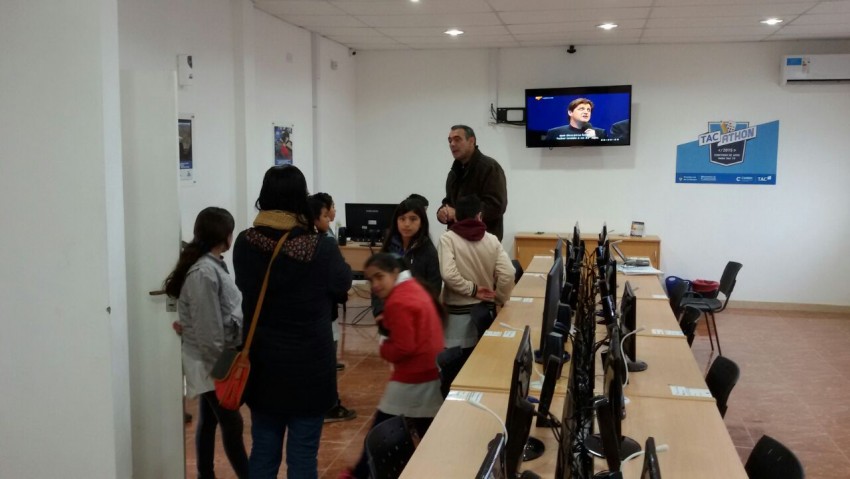 Jugaron a ser periodistas: Alumnos de la Escuela N 20 de visita en el