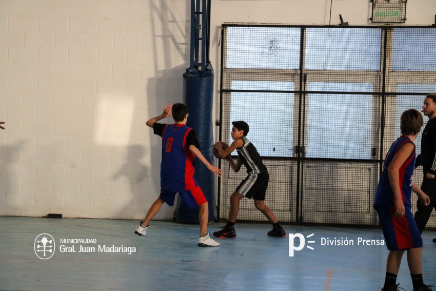 B�squet: La categor�a mayores cay� en Dolores por la Liga Costera