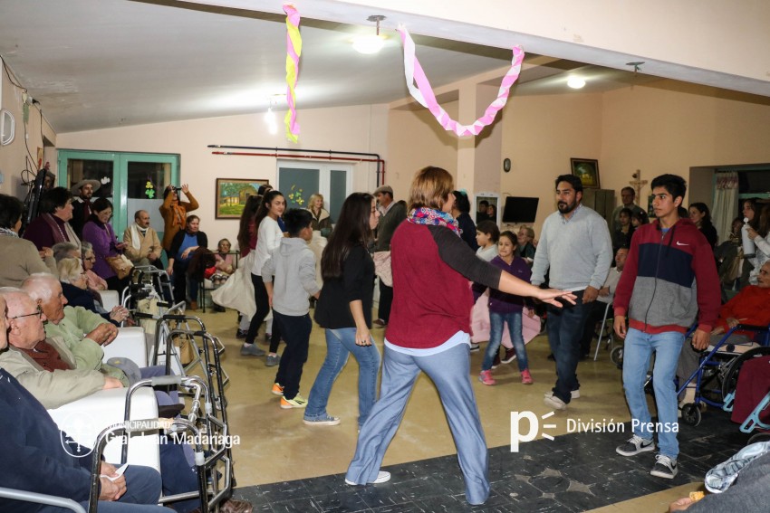 Autoridades municipales festejaron el da de la ancianidad con los abu