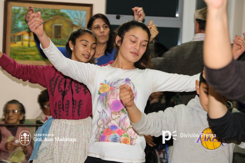 Autoridades municipales festejaron el da de la ancianidad con los abu