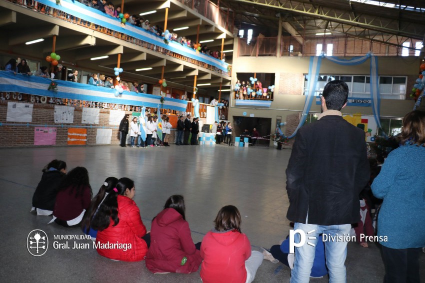 Santoro recorri la Unidad Acadmica Domingo Faustino Sarmiento y pa