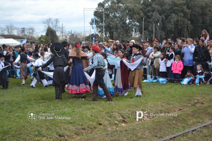 Los festejos del Bicentenario convocaron a miles de vecinos