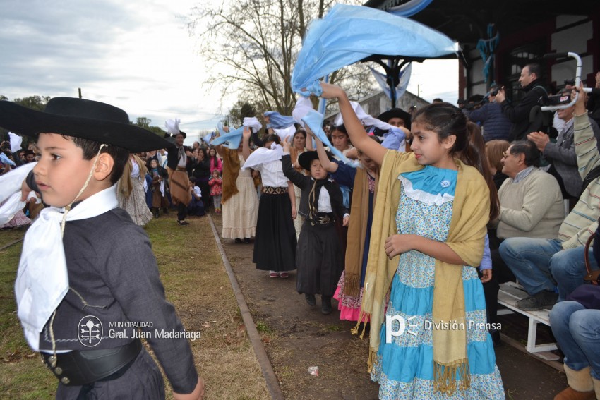 Los festejos del Bicentenario convocaron a miles de vecinos