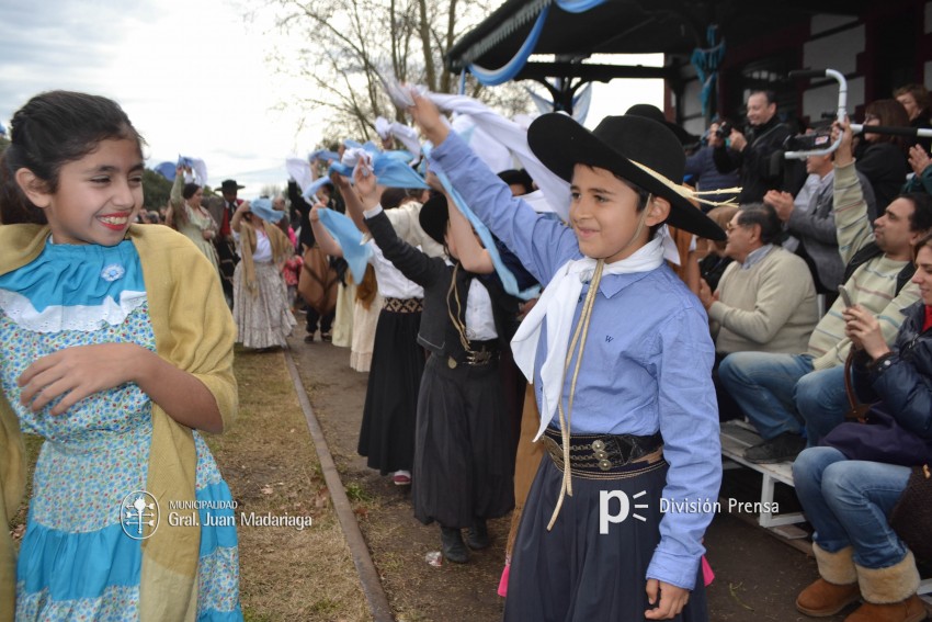Los festejos del Bicentenario convocaron a miles de vecinos