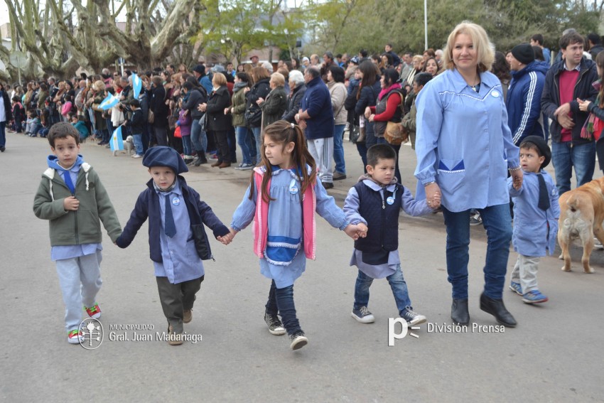 Los festejos del Bicentenario convocaron a miles de vecinos