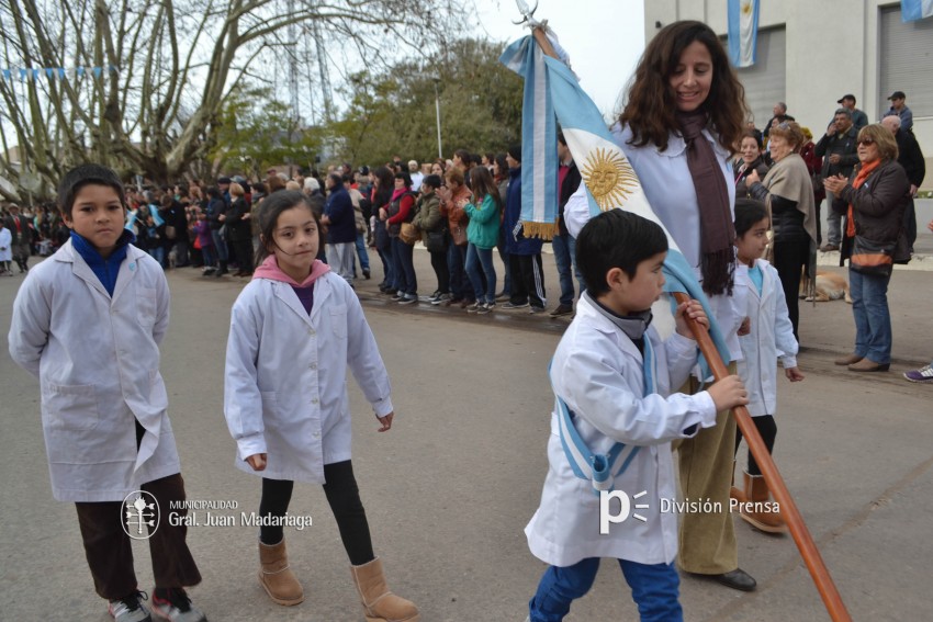 Los festejos del Bicentenario convocaron a miles de vecinos