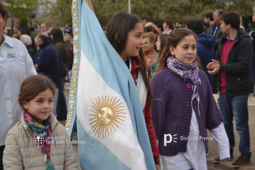 Los festejos del Bicentenario convocaron a miles de vecinos