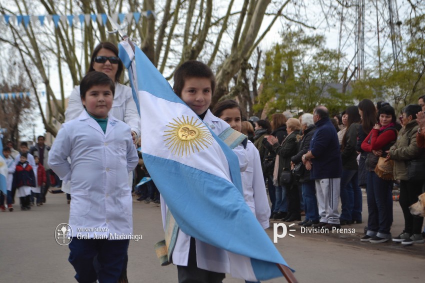Los festejos del Bicentenario convocaron a miles de vecinos
