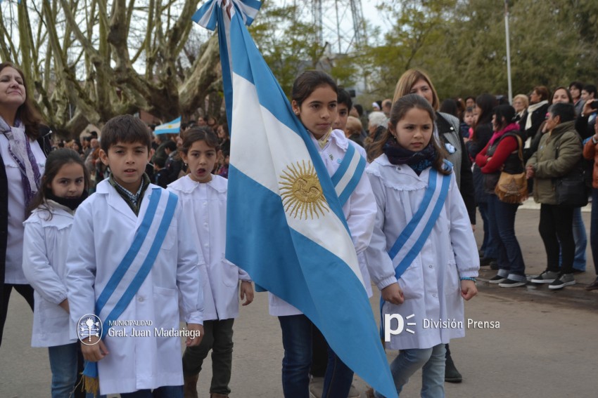 Los festejos del Bicentenario convocaron a miles de vecinos