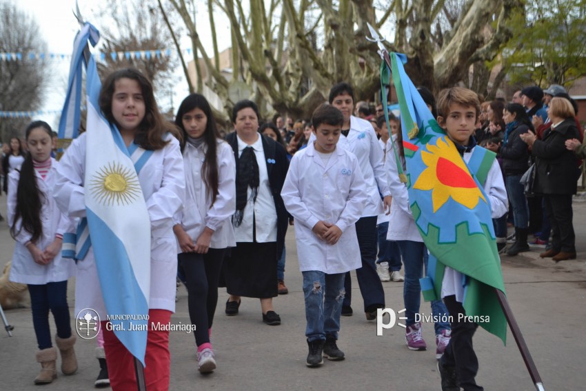 Los festejos del Bicentenario convocaron a miles de vecinos