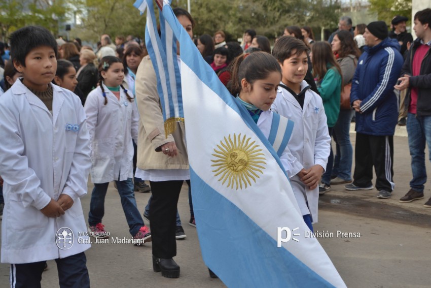 Los festejos del Bicentenario convocaron a miles de vecinos