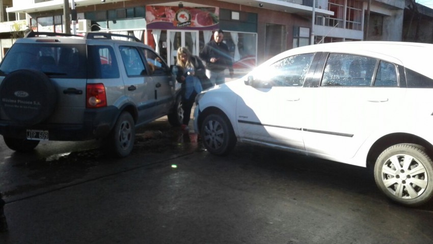 Choque sin consecuencias y desvos en el trnsito del centro