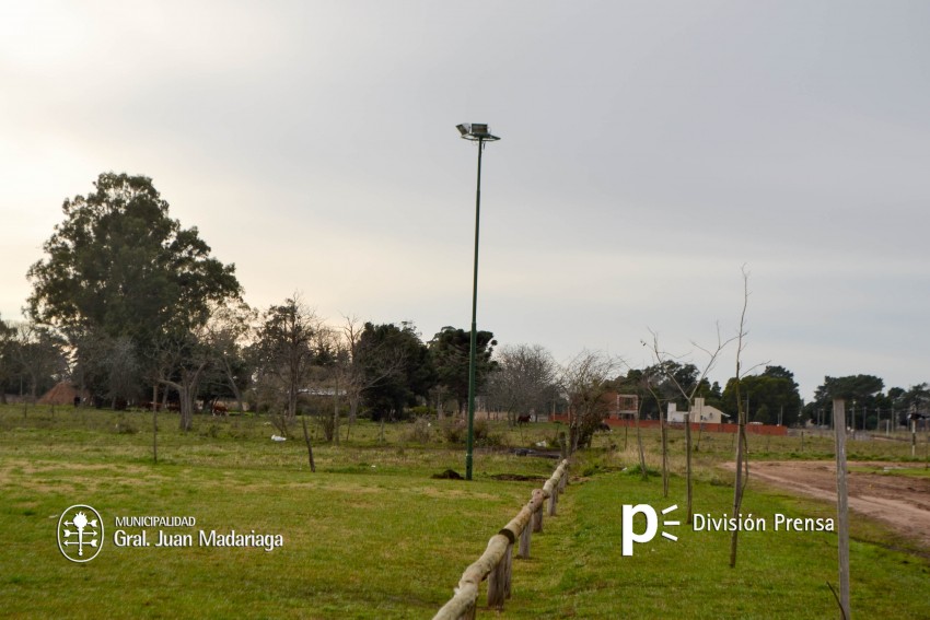 Mejoran la iluminaci�n de las plazas barriales