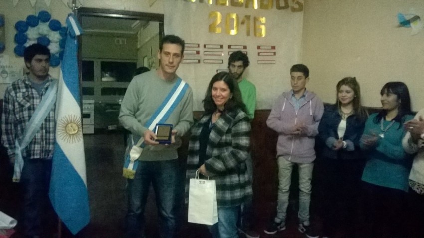 Diplomas y reconocimiento a los alumnos del plan Fines 2