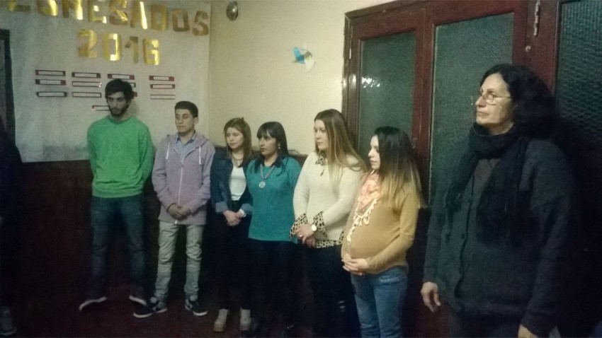 Diplomas y reconocimiento a los alumnos del plan Fines 2