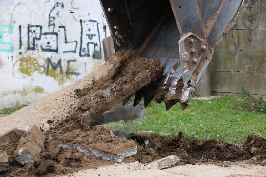 Comenzaron los trabajos para instalar una cisterna de 2 millones de li