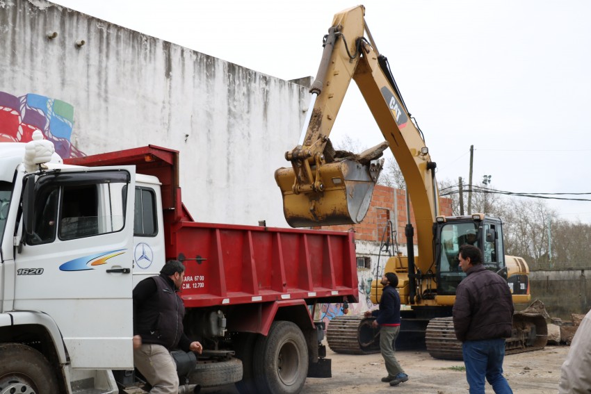 Comenzaron los trabajos para instalar una cisterna de 2 millones de li