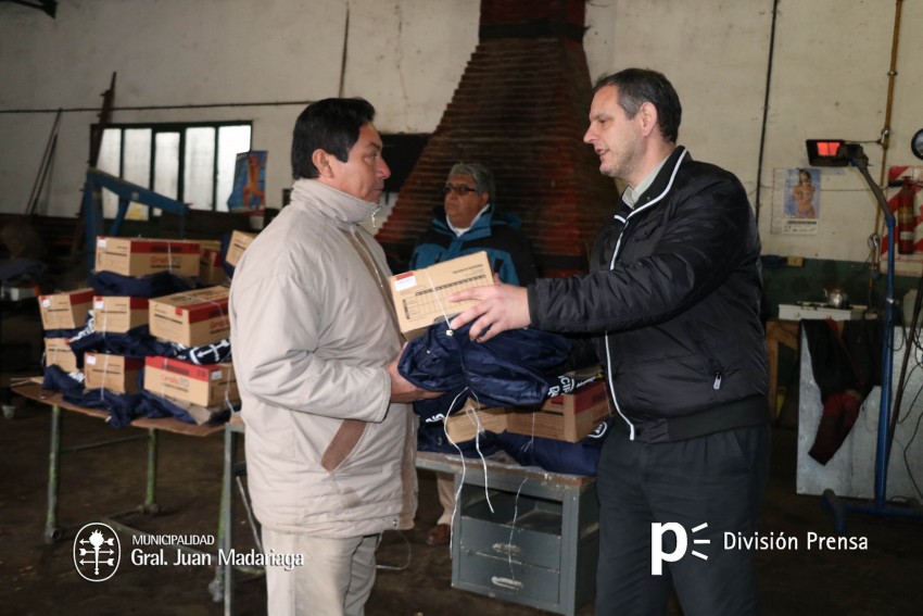 Promesa cumplida: Empleados municipales recibieron la indumentaria de 