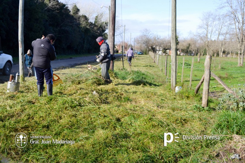 Limpieza de veredas en distintos sectores de la ciudad