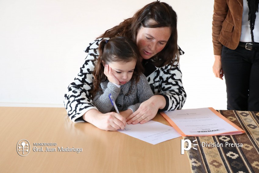 Entregaron actas de constitucin de bien de familia