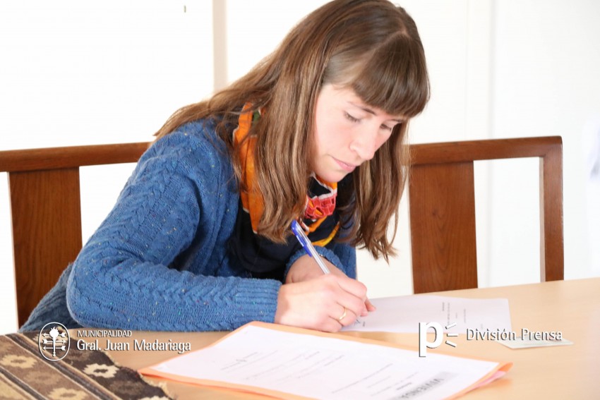 Entregaron actas de constitucin de bien de familia