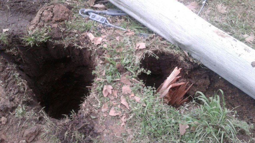 Siniestro vial provoc la cada de un poste de luz