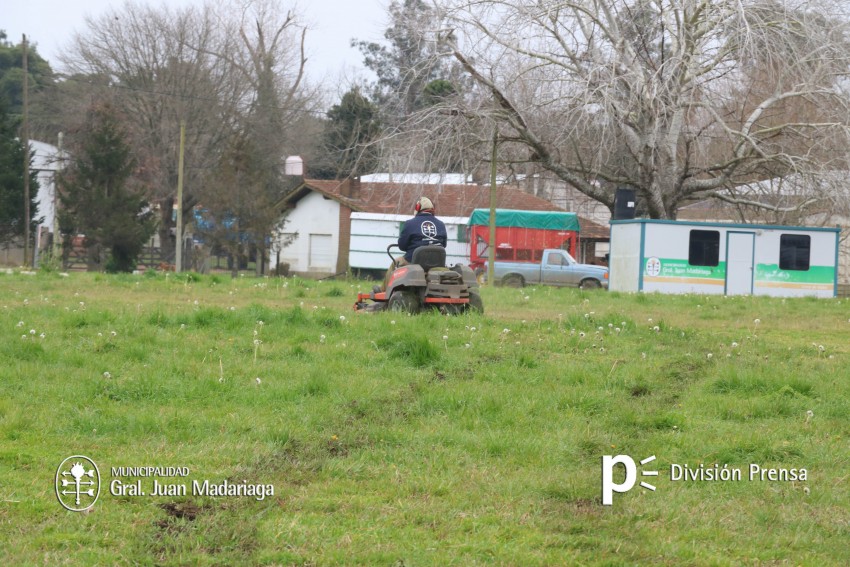 El municipio trabaja en la rotonda de acceso a Madariaga