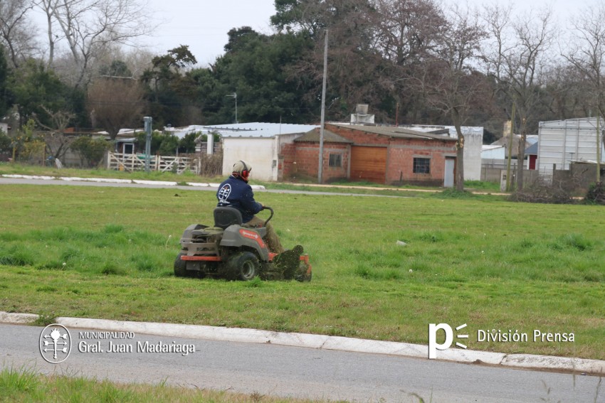 El municipio trabaja en la rotonda de acceso a Madariaga
