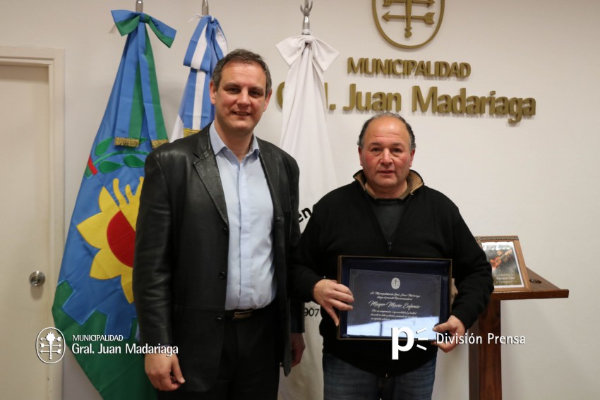 Emotivo reconocimiento al ex polica Mario Eufemio