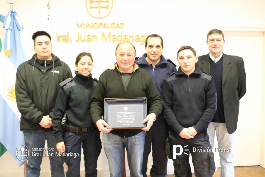Emotivo reconocimiento al ex polica Mario Eufemio