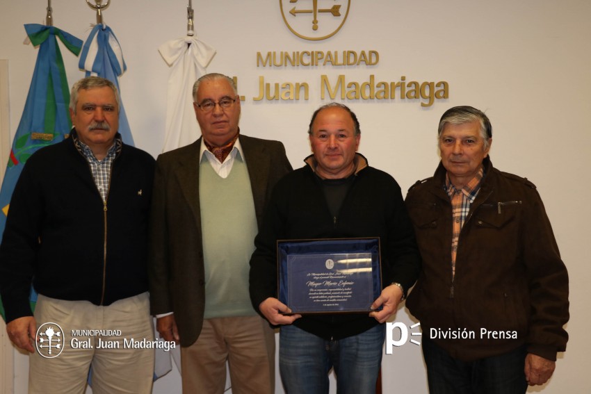 Emotivo reconocimiento al ex polica Mario Eufemio