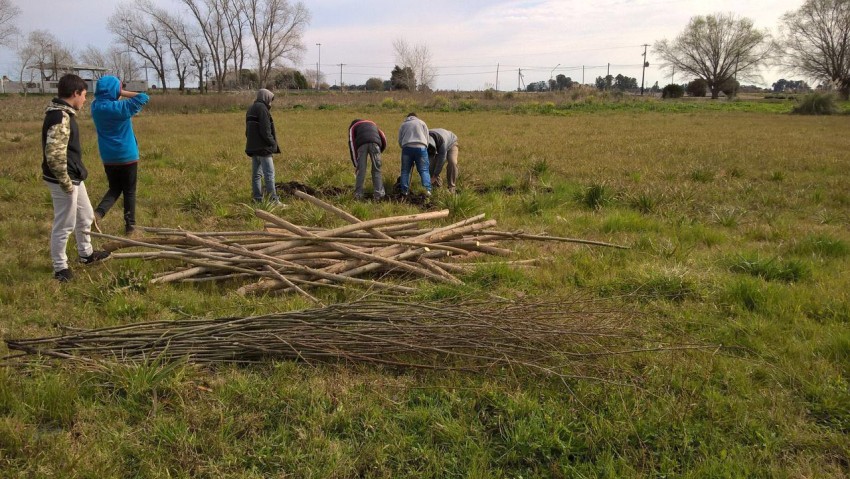 Alumnos de la Escuela Agraria recibieron una charla tcnica en el Vive