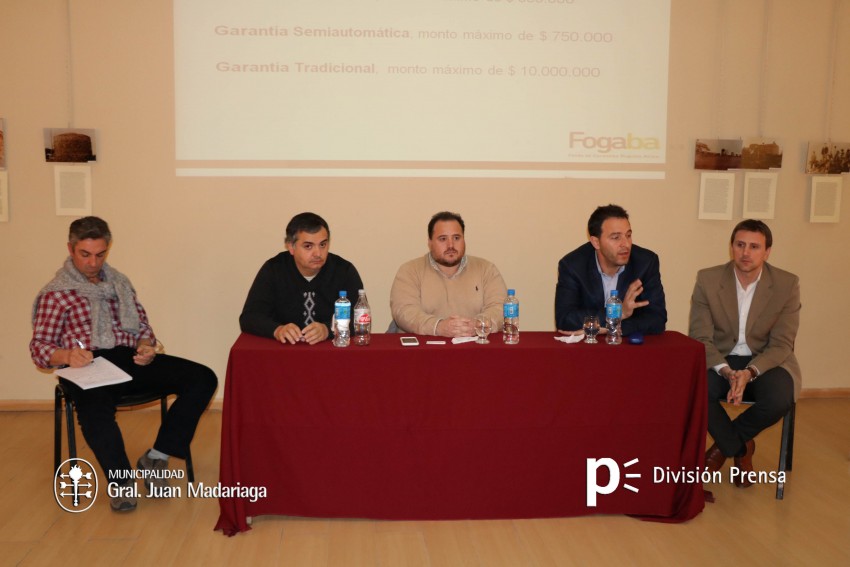 Con una buena concurrencia de participantes se realizó la charla infor