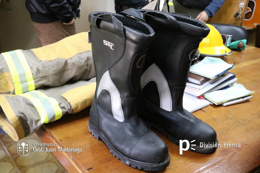 Presentaron la nueva indumentaria de Bomberos Voluntarios