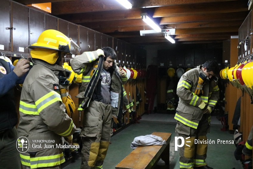 Presentaron la nueva indumentaria de Bomberos Voluntarios
