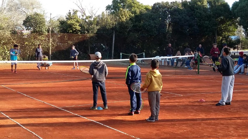 Tenis y f�tbol para entretener a chicos y j�venes en el feriado