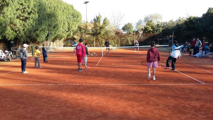 Tenis y f�tbol para entretener a chicos y j�venes en el feriado