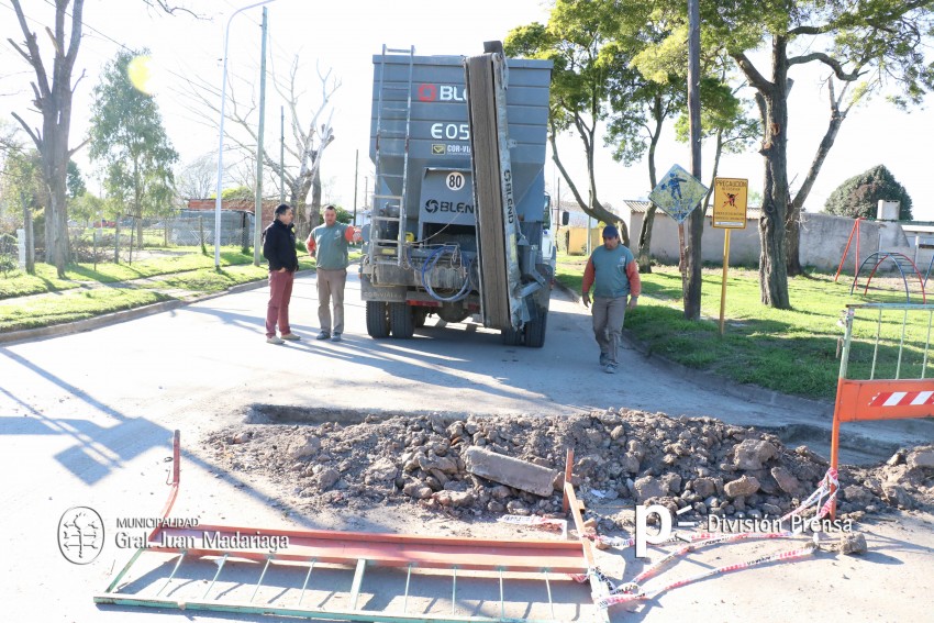 La planta mvil de hormign comenz con la tarea de bacheo