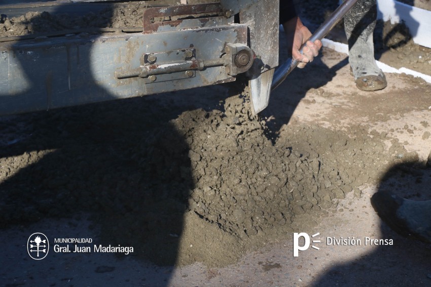 La planta mvil de hormign comenz con la tarea de bacheo