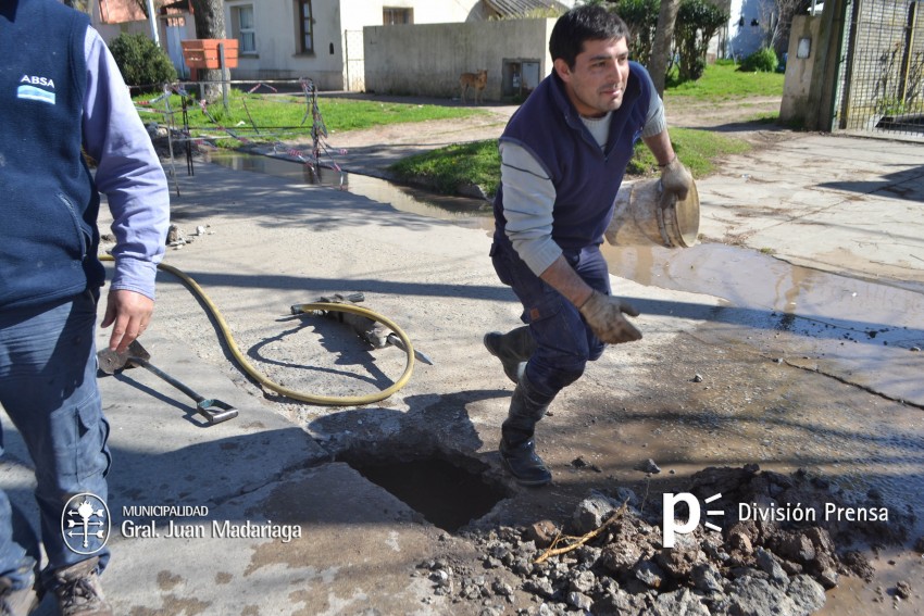 Cierre de calle y desv�os por la rotura de un ca�o
