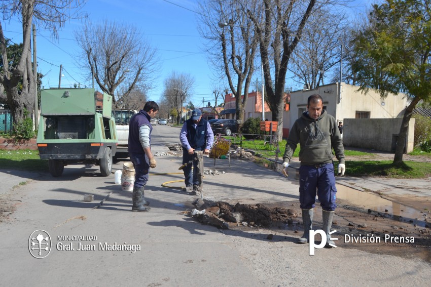 Cierre de calle y desvos por la rotura de un cao