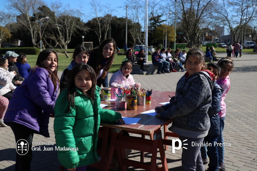 Multitudinario festejo por el Da del nio en el Paseo del Bicentenari