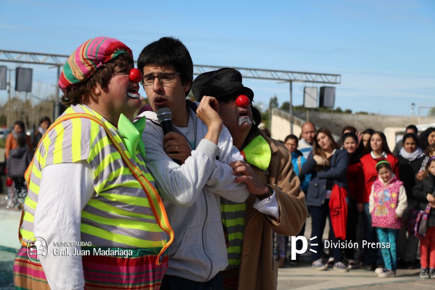 Multitudinario festejo por el Da del nio en el Paseo del Bicentenari