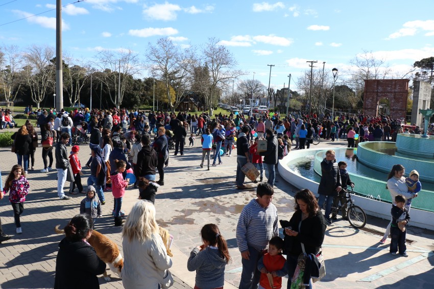 Multitudinario festejo por el Da del nio en el Paseo del Bicentenari