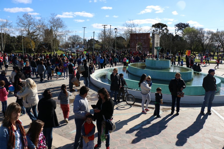 Multitudinario festejo por el Da del nio en el Paseo del Bicentenari