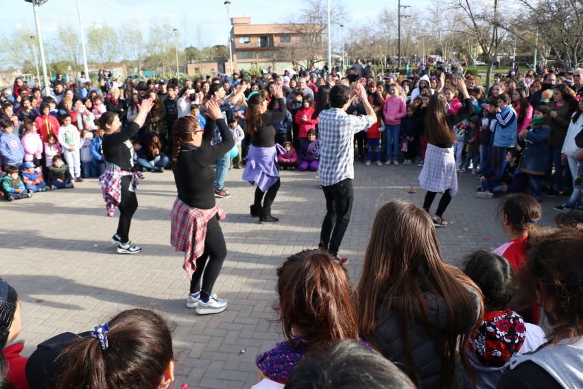 Multitudinario festejo por el Da del nio en el Paseo del Bicentenari