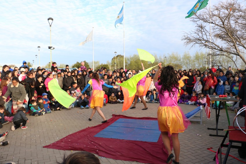 Multitudinario festejo por el Da del nio en el Paseo del Bicentenari