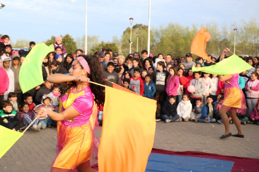 Multitudinario festejo por el Da del nio en el Paseo del Bicentenari