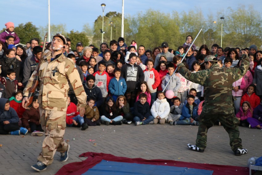 Multitudinario festejo por el Da del nio en el Paseo del Bicentenari